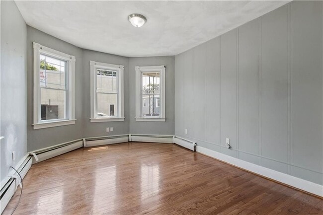 Building Photo - 11 Roosevelt St