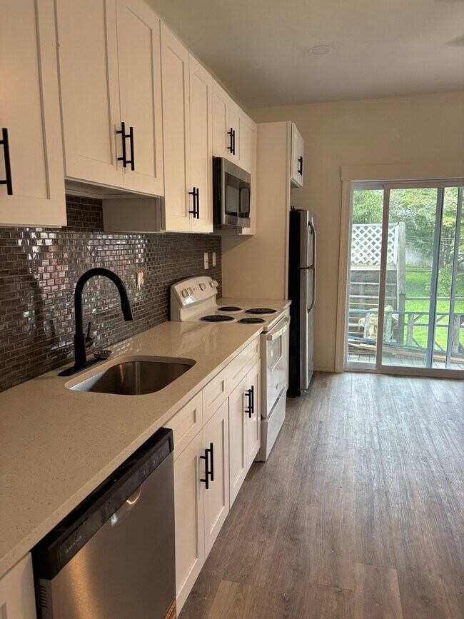 ¡Electrodomésticos de cocina totalmente nuevos! - 17 E Glenside Ave