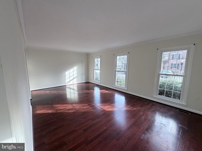 Foto del edificio - 5900 Parenham Way