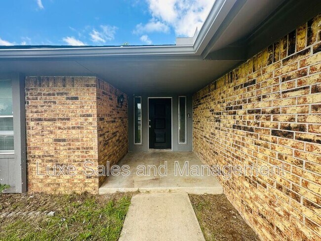 Foto del edificio - 11701 N Lee Ave