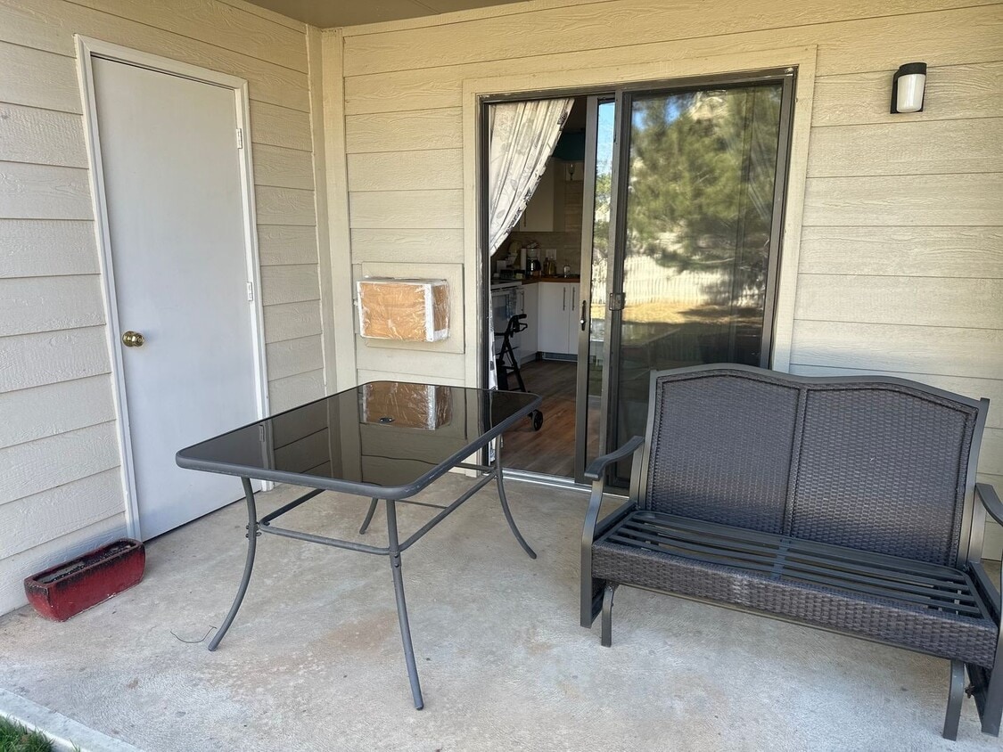 Building Photo - Rolling Green Townhome