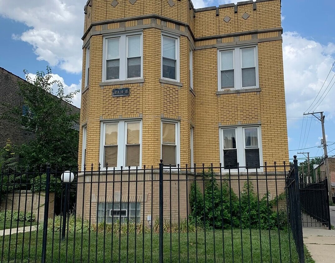 Primary Photo - 5216 W Crystal St