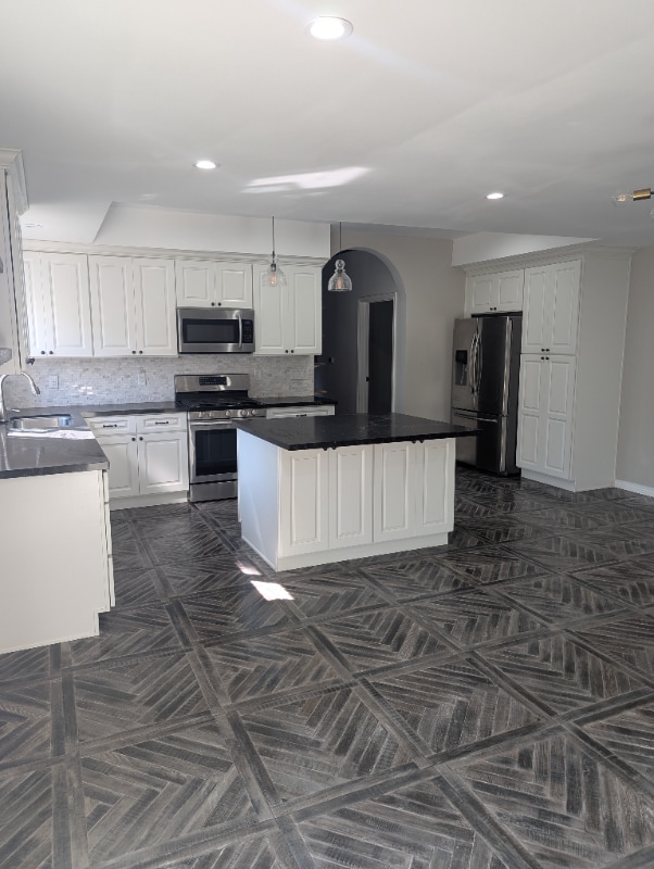 Primary Photo - 3115 Hollycrest Dr