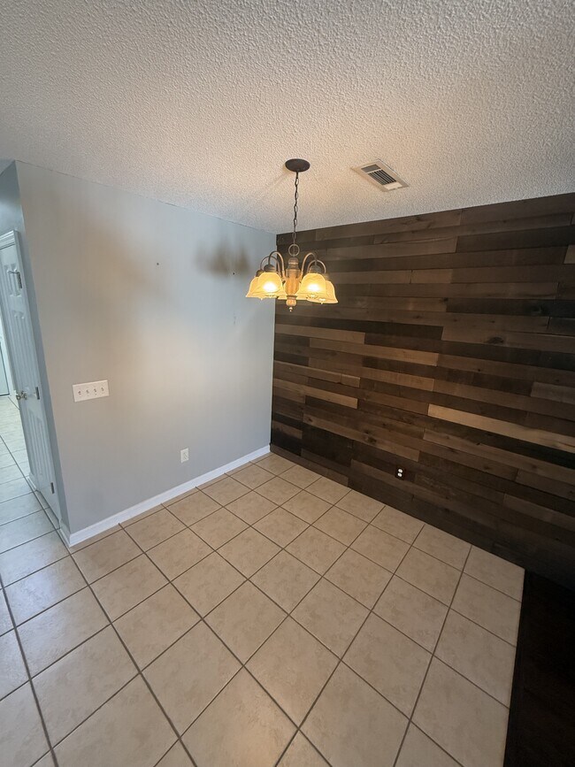 Foto del edificio - 115 Creeke Ln