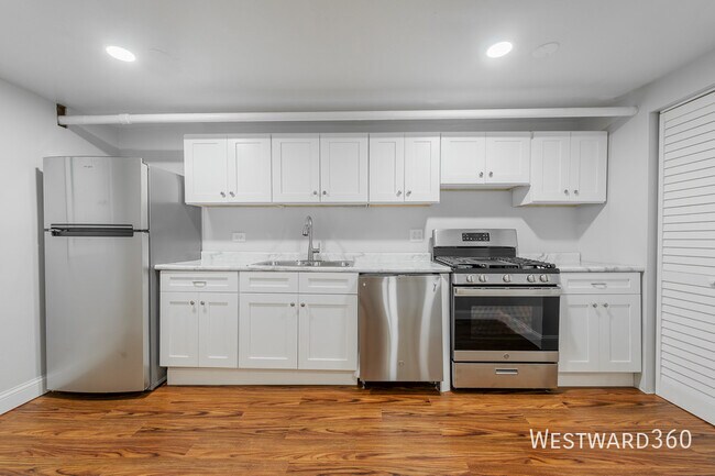 Foto del edificio - 666 E 50th Pl