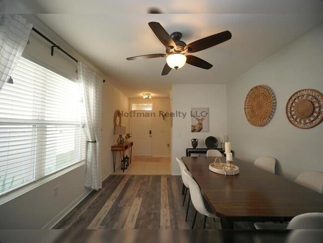 Foto del edificio - Fully Furnished Lakefront 3BR Home with Screened Lanai!!