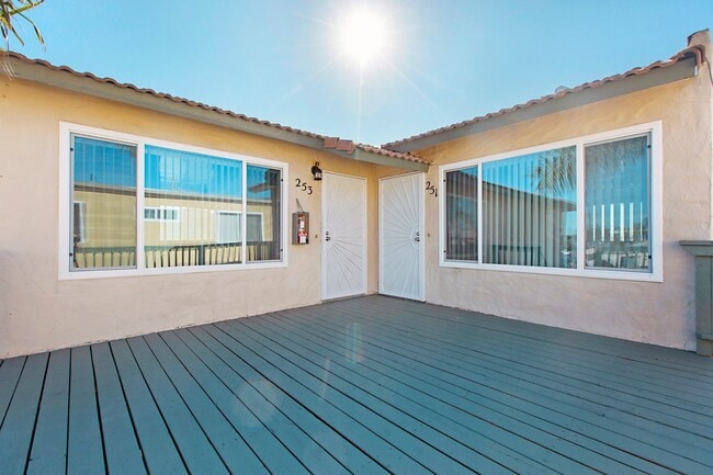 Foto del edificio - 251-255 Ebony Ave