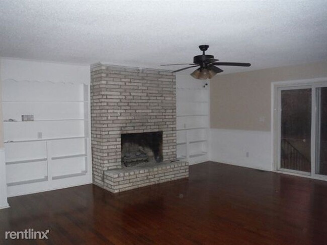 Living Room - 5768 NC-33