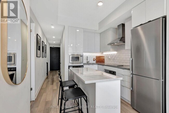 Photo du bâtiment - 5230 Dundas St