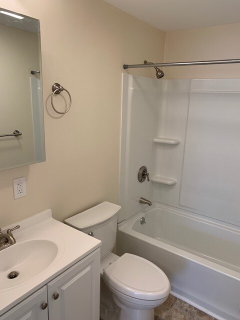 Baño - 1196 Middle Tpke W