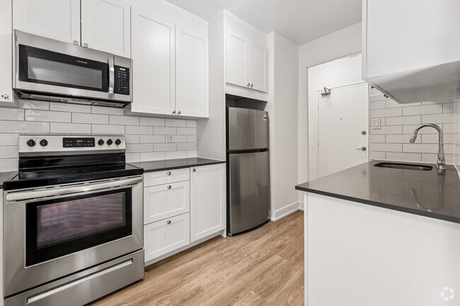 Interior Photo - 619 Woodbine Avenue