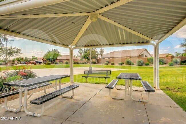 Building Photo - 9855 E Onza Ave