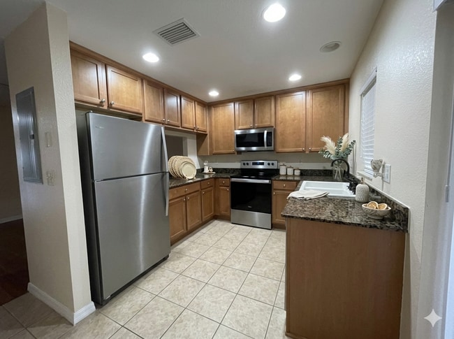 Building Photo - Beautiful North Lakeland Townhouse - Cobblestone Landing