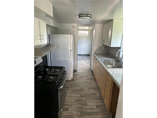 Foto del edificio - 542 Hazel St N