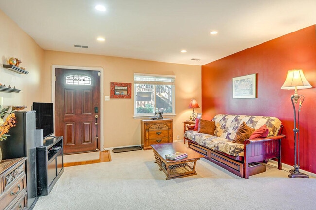 Building Photo - 8404 Mina Loma Ct