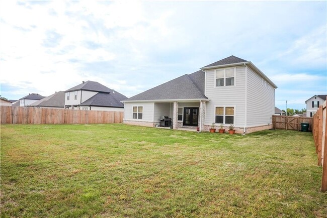 Building Photo - 4 bedroom 3 bath BRAND NEW in the Spring M...