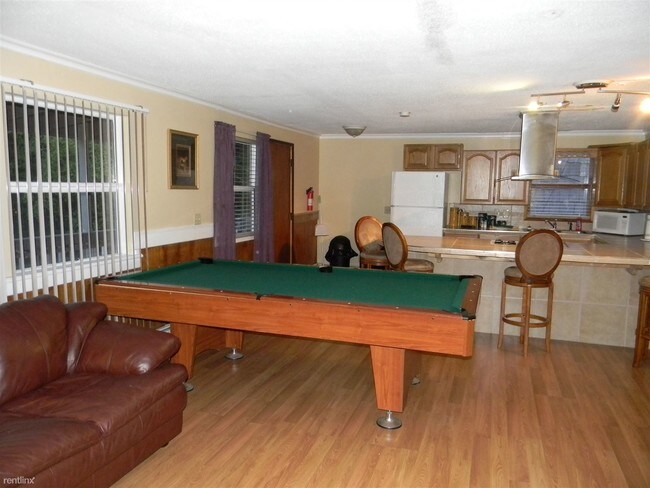 Building Photo - 2202 Roosevelt Dr