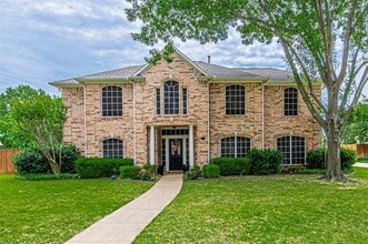 Building Photo - 805 Saratoga Dr