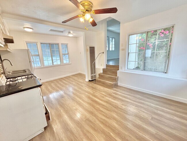 Foto del edificio - 288 S Coronado St
