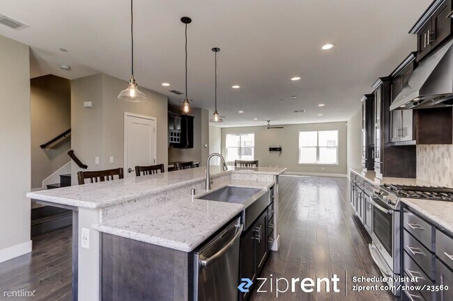 Building Photo - 3 br, 3.5 bath Townhome - 306 CITY FLAT LN...