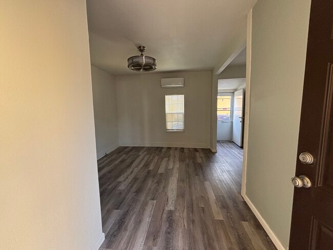 Sala de estar - 2225 W Olmos Dr