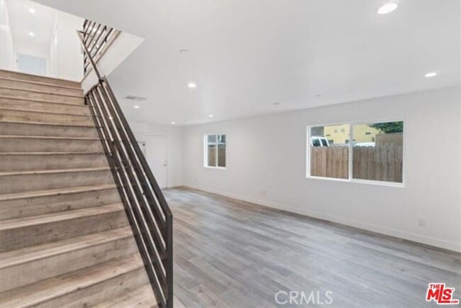 Building Photo - 5643 Willowcrest Ave