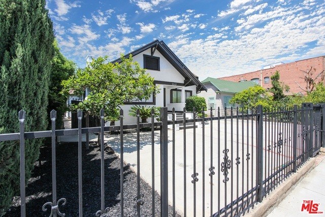 Foto principal - 5517 Romaine St
