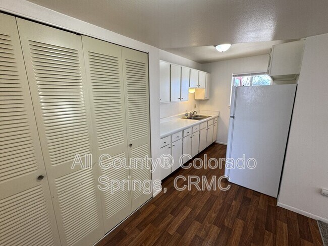 Foto del edificio - 1105 Cree Dr