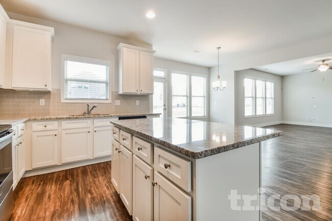 Building Photo - 4000 Bella View Ln