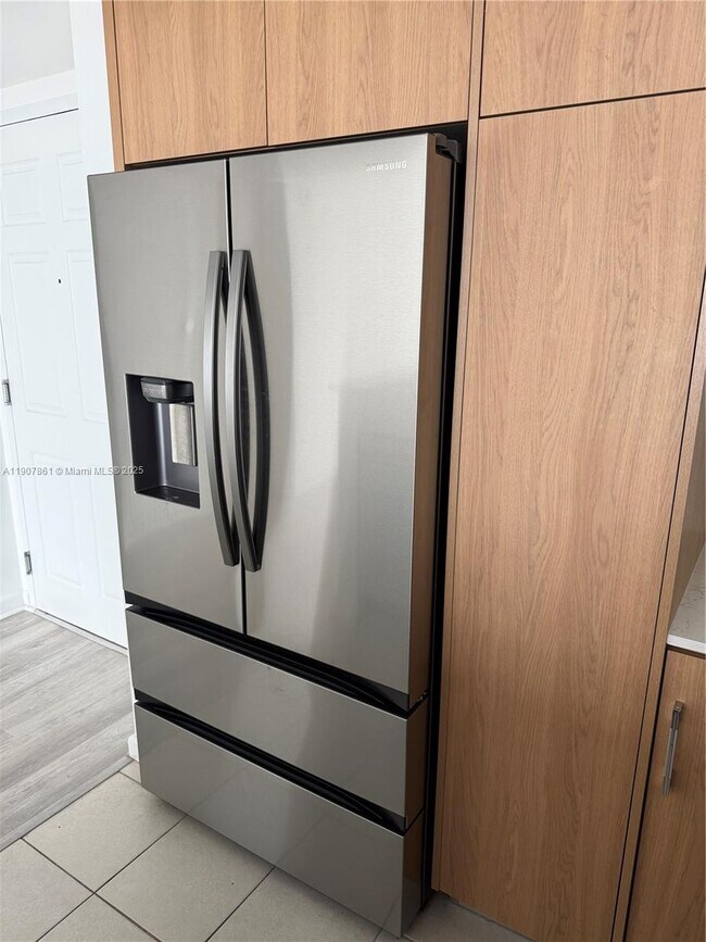 Foto del edificio - 140 S Dixie Hwy