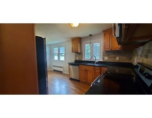 Primary Photo - 33 Stoneleigh Rd