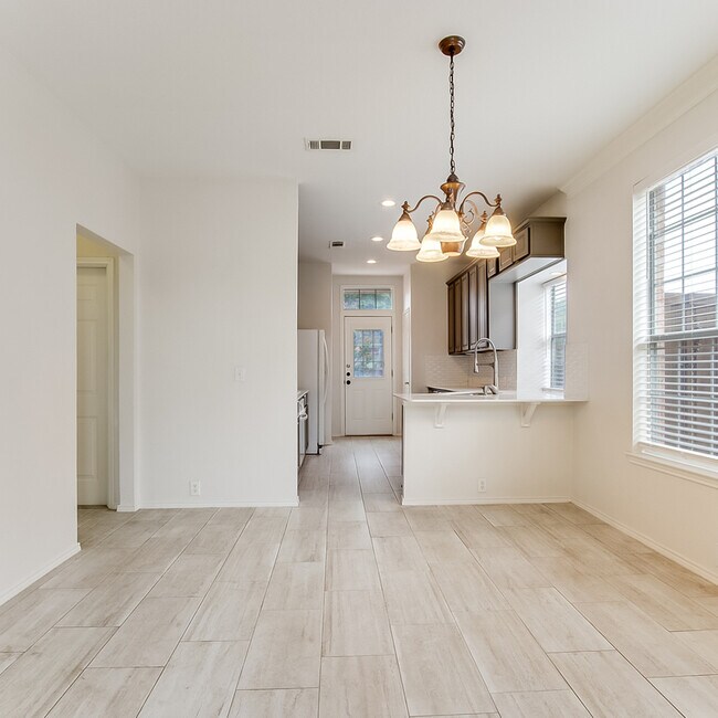 Foto del edificio - 3937 Creek Crossing Dr