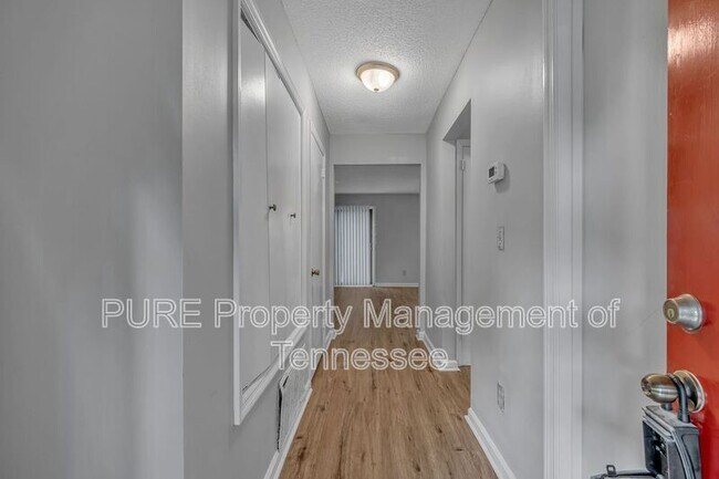 Foto del edificio - 635 Long Hunter Ct