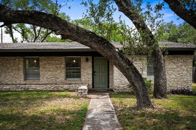 Foto del edificio - 7105 Lilac Ln