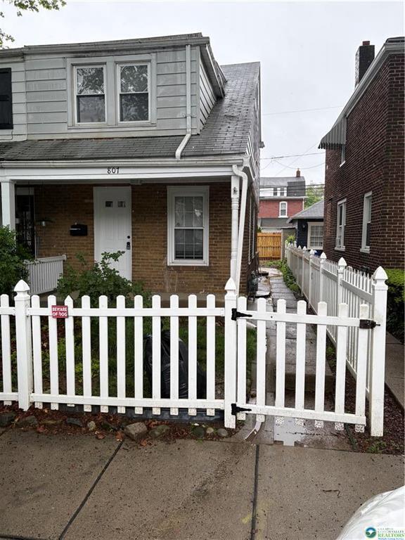 Building Photo - 807 Dellwood St