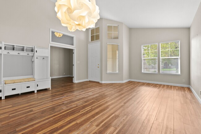 Building Photo - 2720 Avenida De Landa