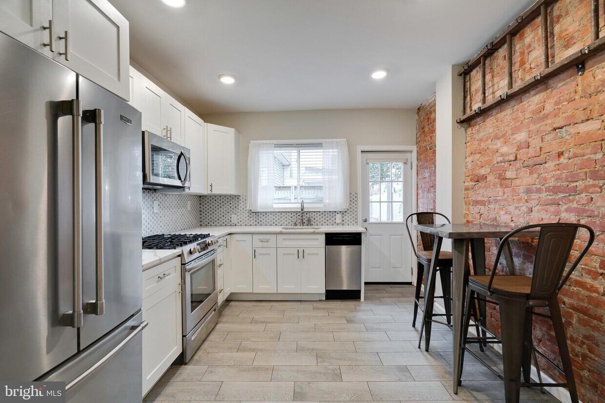 Foto principal - 430 McClellan St