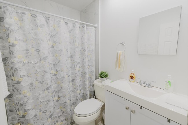 Foto del edificio - 2211 SW 75th Ave