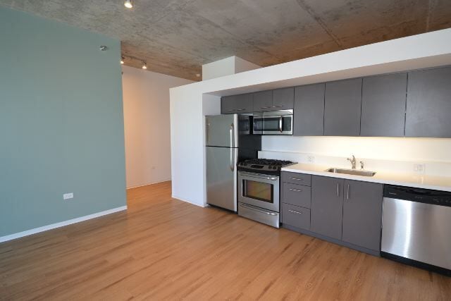 Building Photo - 1611 W Division St