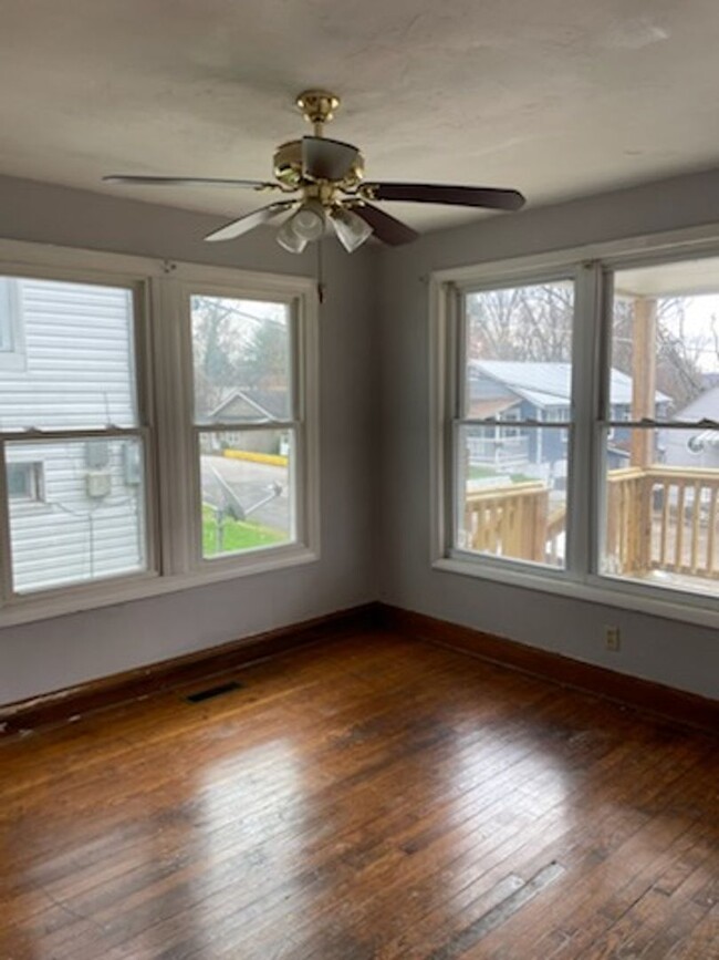 Foto del edificio - Three Bedroom Home in Charleston