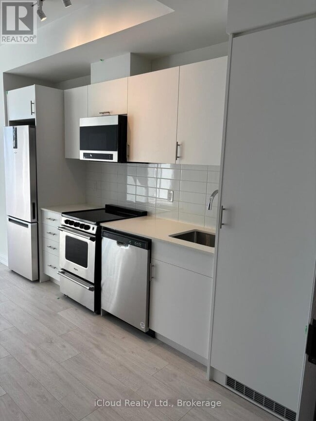 Photo du bâtiment - 412 Silver Maple Rd