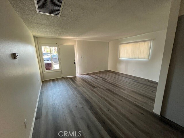 Foto del edificio - 51049 Eisenhower Dr