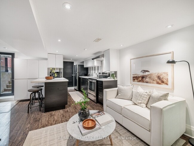 Building Photo - Fully Renovated One Bedroom Lower Level Suite in the Danforth!