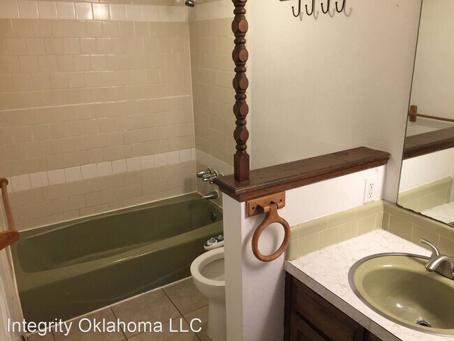 Building Photo - 2 br, 1.5 bath House - 315 Willoway Dr.