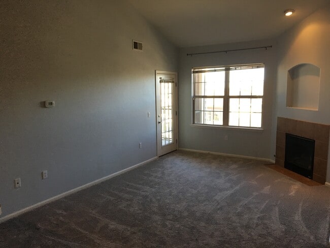 Building Photo - Beautiful Creekside at Parker Condominium!
