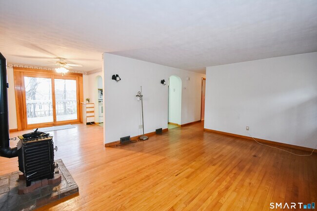 Foto del edificio - 60 Wildwood Rd