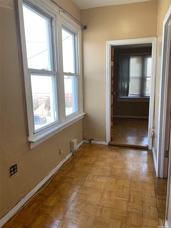 Foto del edificio - 912 E 89th St