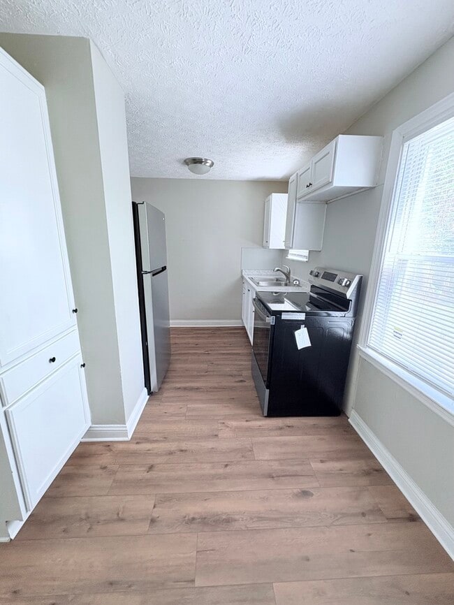 Foto del edificio - Remodeled 3BR 1BA Home w/ New Appliances • Large Fenced Backyard in Columbus