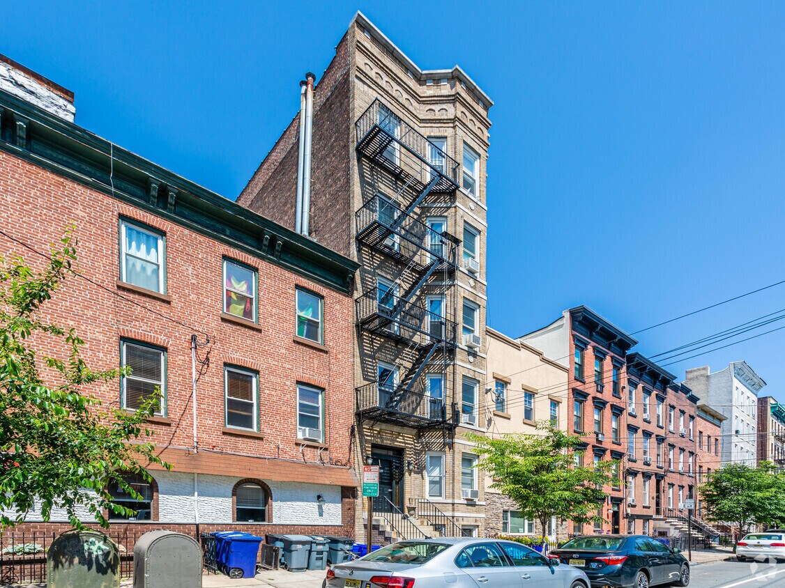 Primary Photo - 602 Park Ave