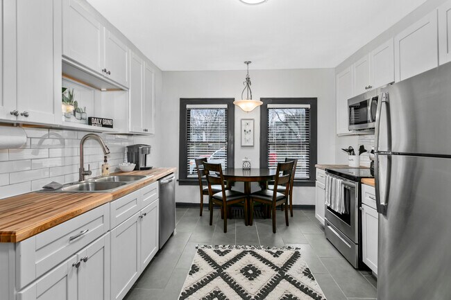 Foto del edificio - 1143 W 41st Terrace